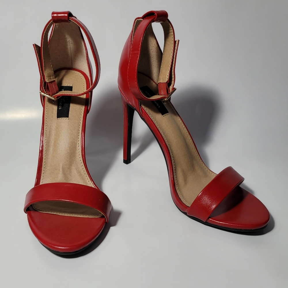 Red heels 👠 - Picture 2 of 4